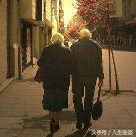 白发相依胜春风（心动对象是离婚老伴）,离婚老伴的温馨相依